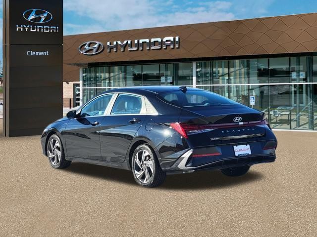 Hyundai Elantra Vehicle Image 05