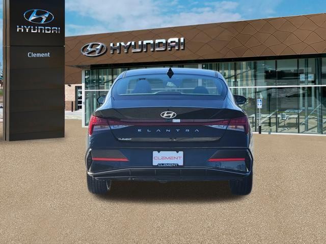 Hyundai Elantra Vehicle Image 06