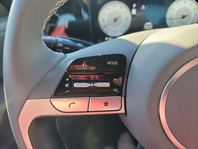 Hyundai Elantra Vehicle Image 10