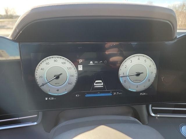 Hyundai Elantra Vehicle Image 13