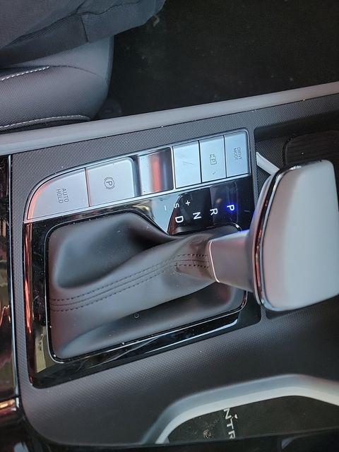 Hyundai Elantra Vehicle Image 15