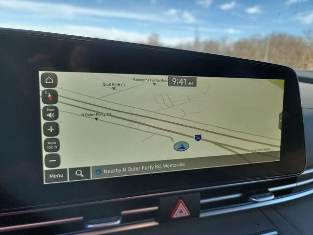 Hyundai Elantra Vehicle Image 18