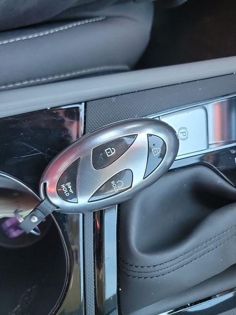 Hyundai Elantra Vehicle Image 21