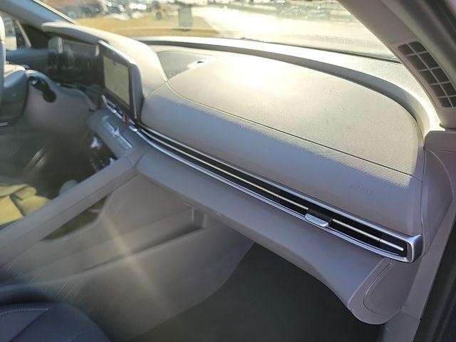 Hyundai Elantra Vehicle Image 29