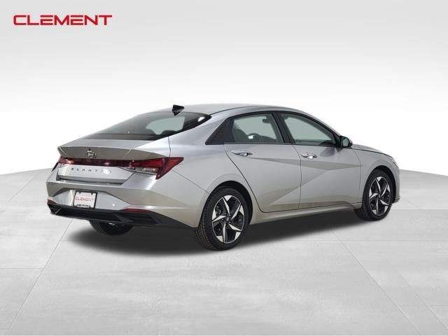 Hyundai Elantra Vehicle Image 05