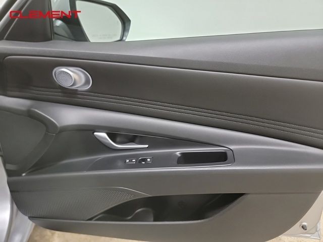 Hyundai Elantra Vehicle Image 34