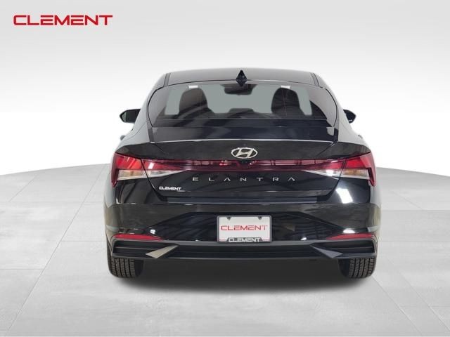 Hyundai Elantra Vehicle Image 06