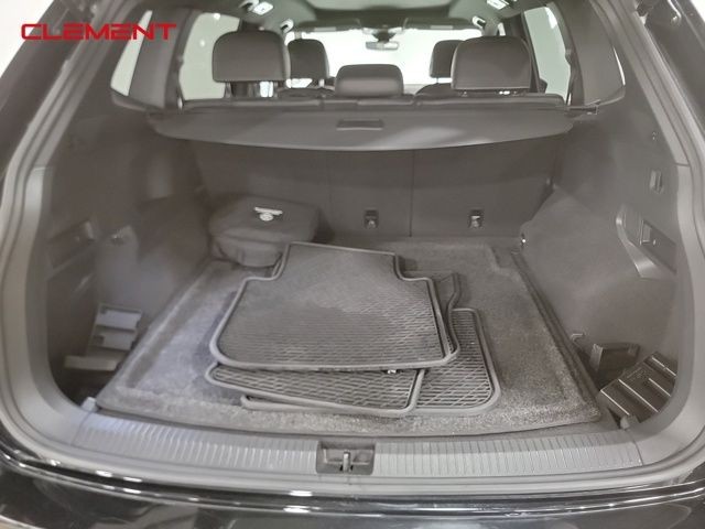 Volkswagen Tiguan Vehicle Image 36