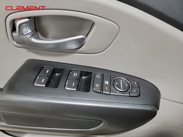 Kia Sedona Vehicle Image 25