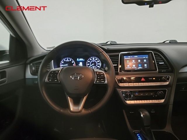 Hyundai Sonata Vehicle Image 11