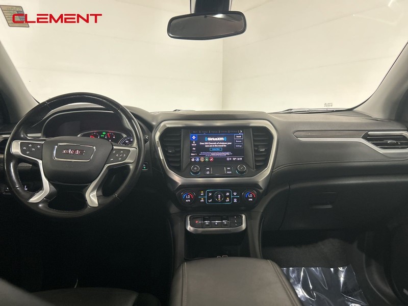 GMC Acadia Vehicle Image 16