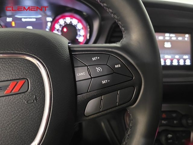 Dodge Challenger Vehicle Image 12