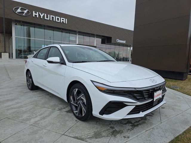 Hyundai Elantra Hybrid Vehicle Image 03