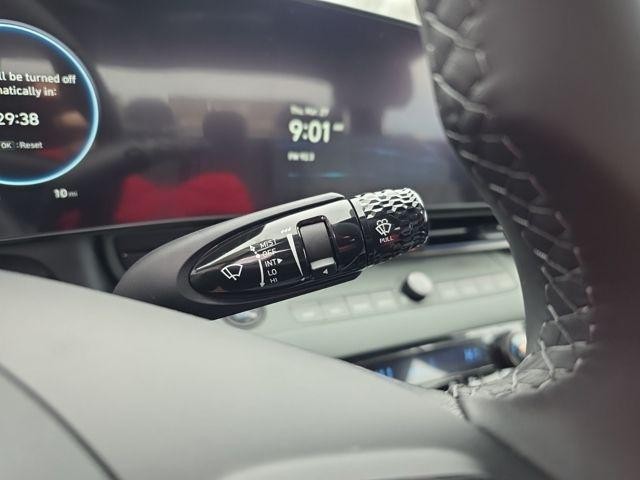 Hyundai Elantra Hybrid Vehicle Image 11