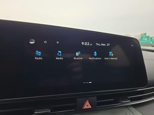 Hyundai Elantra Hybrid Vehicle Image 14