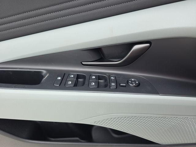 Hyundai Elantra Hybrid Vehicle Image 22