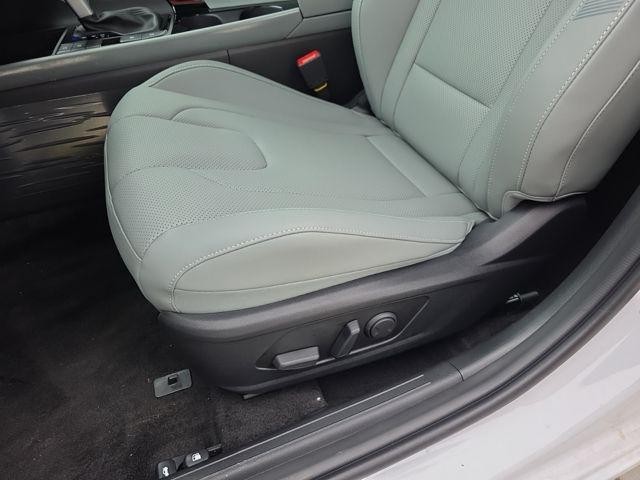 Hyundai Elantra Hybrid Vehicle Image 26