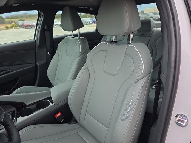 Hyundai Elantra Hybrid Vehicle Image 27