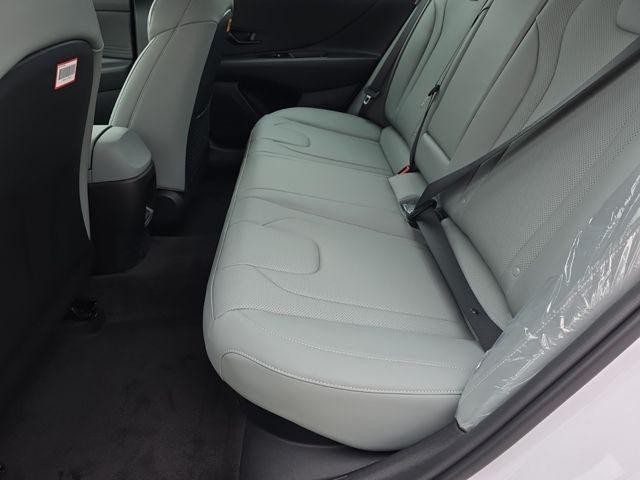 Hyundai Elantra Hybrid Vehicle Image 29