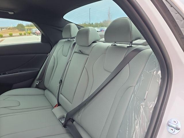 Hyundai Elantra Hybrid Vehicle Image 30