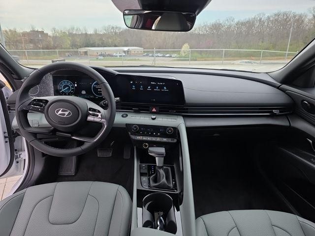 Hyundai Elantra Hybrid Vehicle Image 31