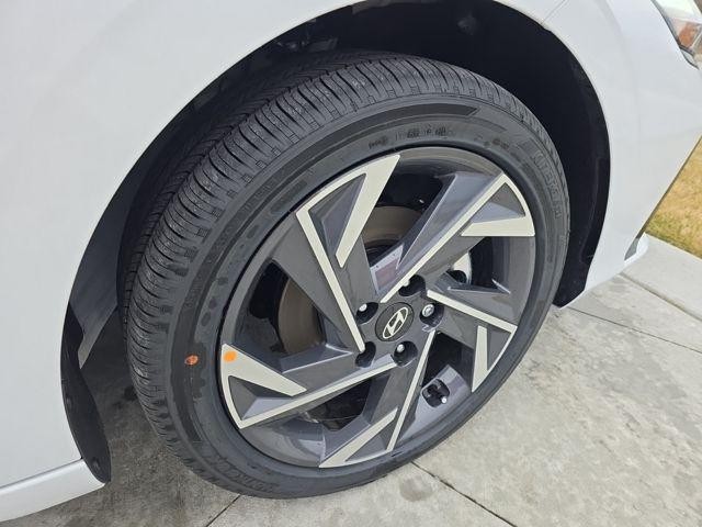 Hyundai Elantra Hybrid Vehicle Image 36
