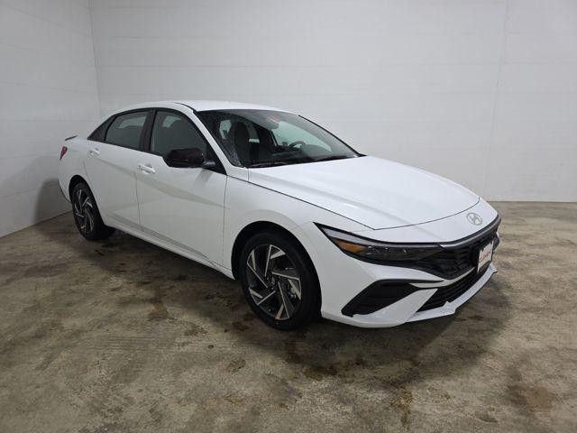 Hyundai Elantra Hybrid Vehicle Image 03