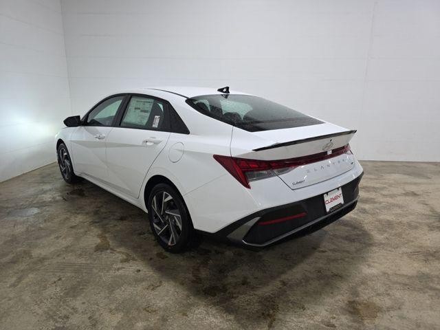 Hyundai Elantra Hybrid Vehicle Image 07