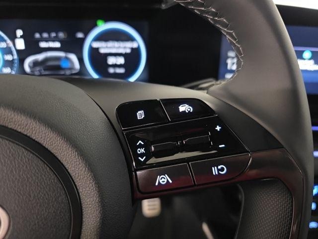 Hyundai Elantra Hybrid Vehicle Image 10