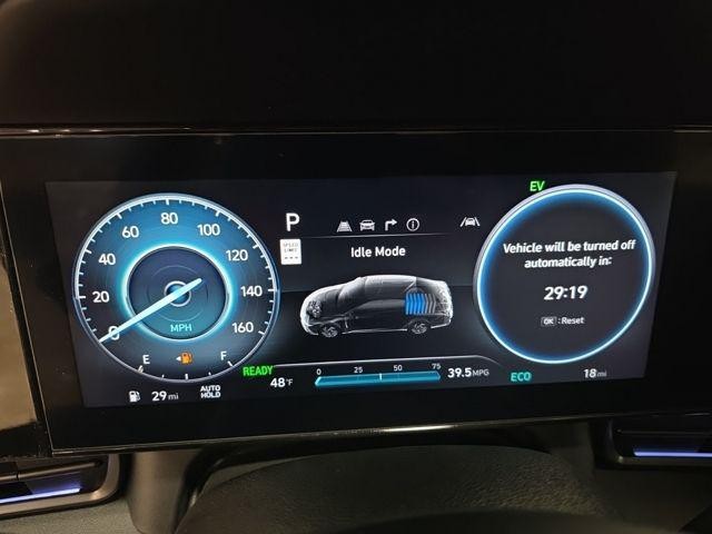 Hyundai Elantra Hybrid Vehicle Image 12