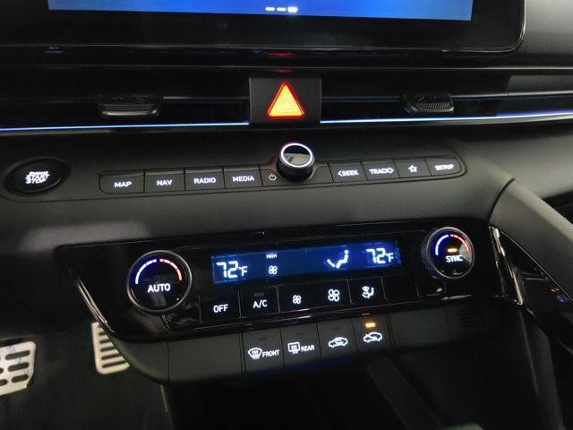 Hyundai Elantra Hybrid Vehicle Image 16