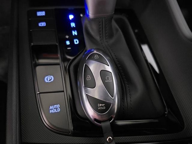 Hyundai Elantra Hybrid Vehicle Image 18