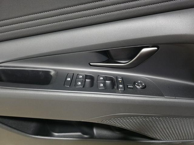 Hyundai Elantra Hybrid Vehicle Image 19