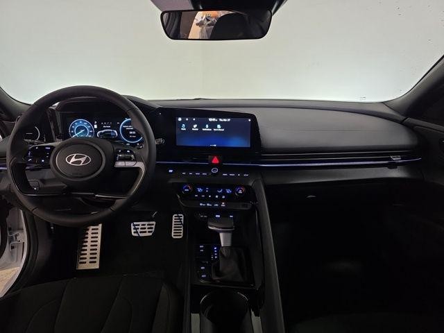 Hyundai Elantra Hybrid Vehicle Image 26