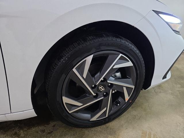 Hyundai Elantra Hybrid Vehicle Image 31