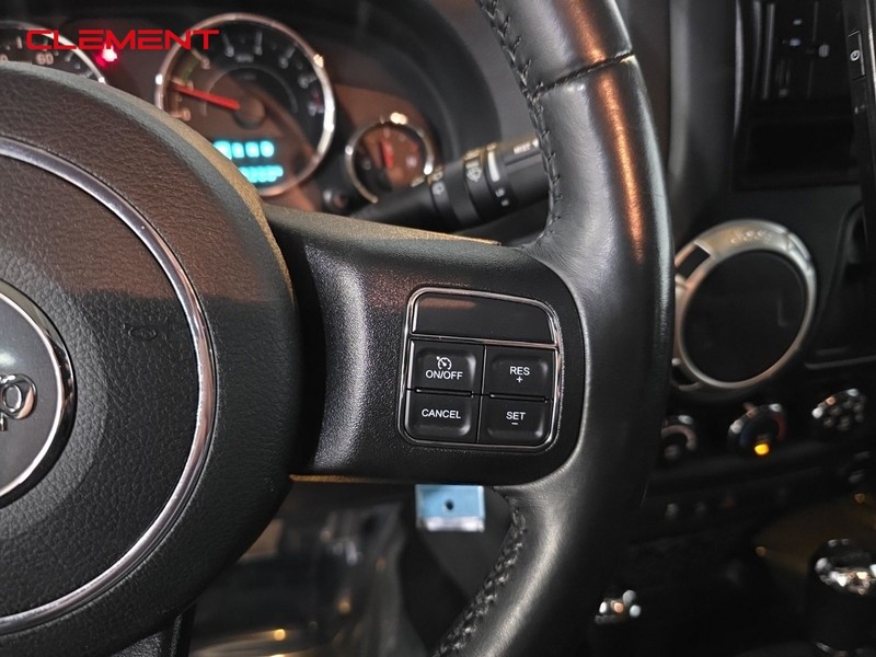 Jeep Wrangler Vehicle Image 12