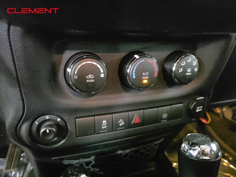 Jeep Wrangler Vehicle Image 17