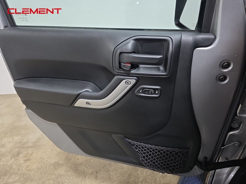 Jeep Wrangler Vehicle Image 19