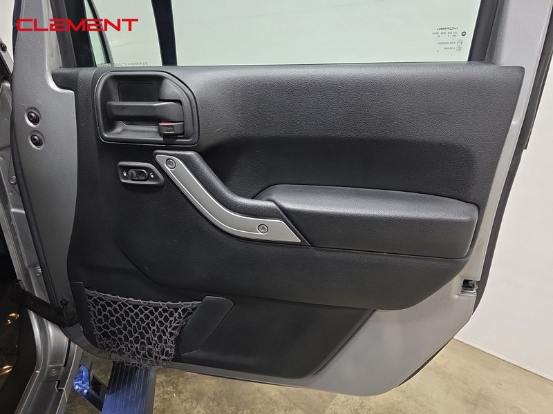 Jeep Wrangler Vehicle Image 25