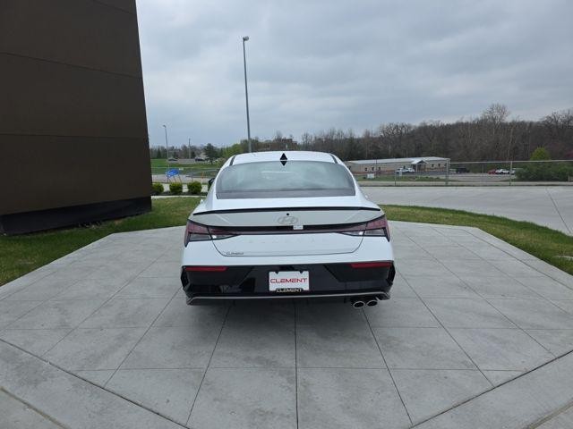 Hyundai Elantra Vehicle Image 06