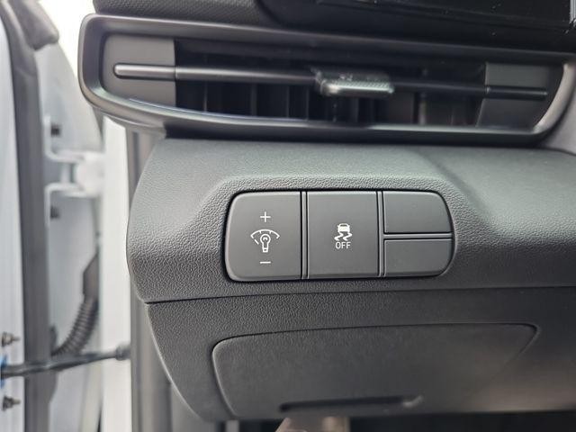 Hyundai Elantra Vehicle Image 08