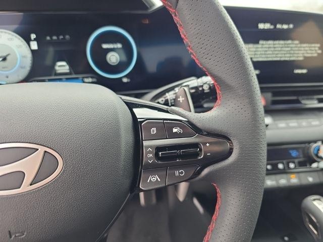 Hyundai Elantra Vehicle Image 10