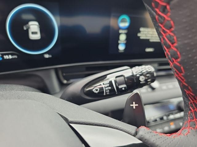 Hyundai Elantra Vehicle Image 11