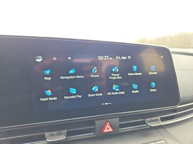 Hyundai Elantra Vehicle Image 14