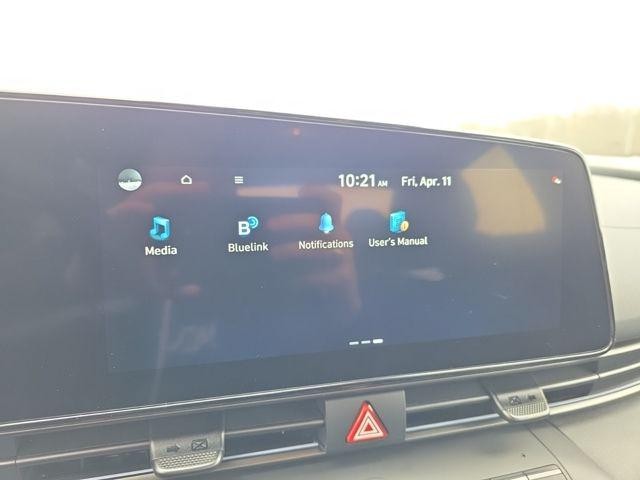 Hyundai Elantra Vehicle Image 15