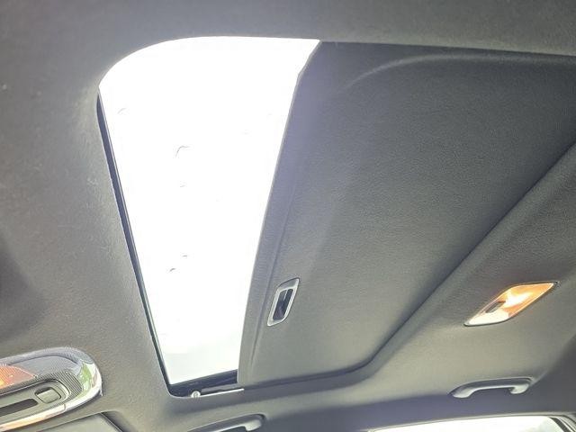 Hyundai Elantra Vehicle Image 22