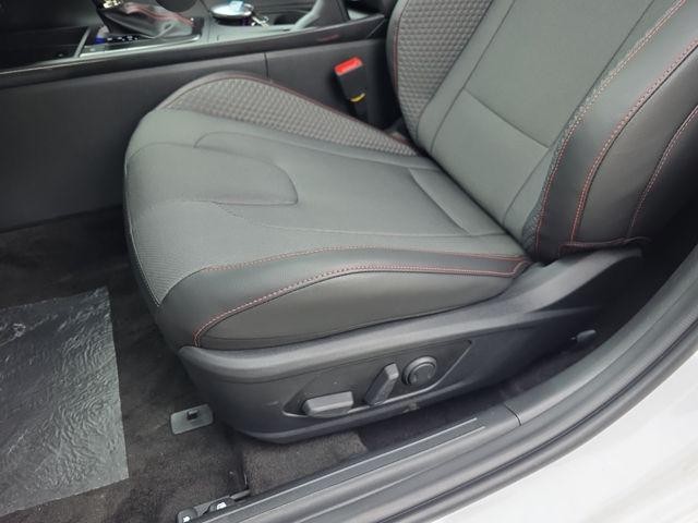 Hyundai Elantra Vehicle Image 25