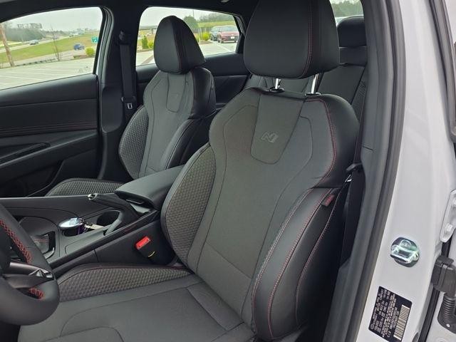 Hyundai Elantra Vehicle Image 26
