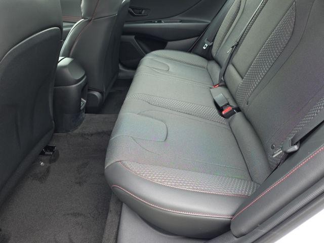 Hyundai Elantra Vehicle Image 28