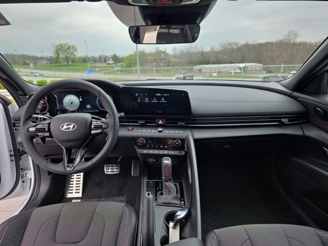 Hyundai Elantra Vehicle Image 30